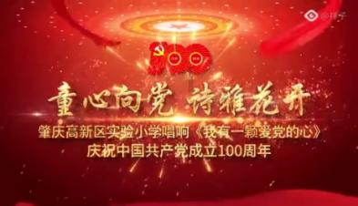 沙滩游玩的女孩们